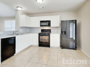 4907 Bryant Ridge Rd in Houston, TX - Foto de edificio - Building Photo