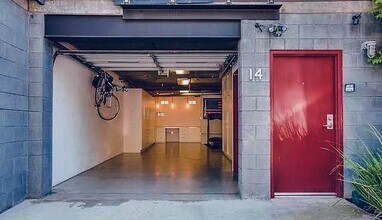 1113 Electric Ave, Unit 14 in Venice, CA - Building Photo - Building Photo