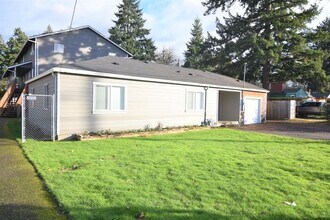 5320 SE 122nd Ave in Portland, OR - Building Photo - Building Photo