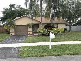 5521 SW 58th Ct in Davie, FL - Building Photo