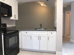 13902 SW 91st Terrace in Miami, FL - Building Photo - Building Photo