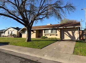 6904 Cunningham Way in Sacramento, CA - Building Photo