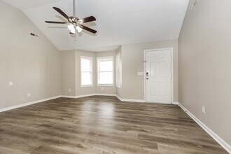 7038 Steen Blvd in Smyrna, TN - Building Photo - Building Photo