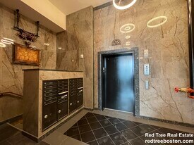 1028a Commonwealth Ave, Unit 203 in Boston, MA - Building Photo