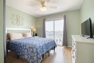 608 Carolina Beach Ave S in Carolina Beach, NC - Building Photo - Building Photo
