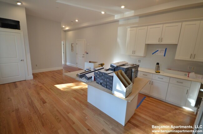 21 Murdock St, Unit 5 in Boston, MA - Building Photo - Building Photo