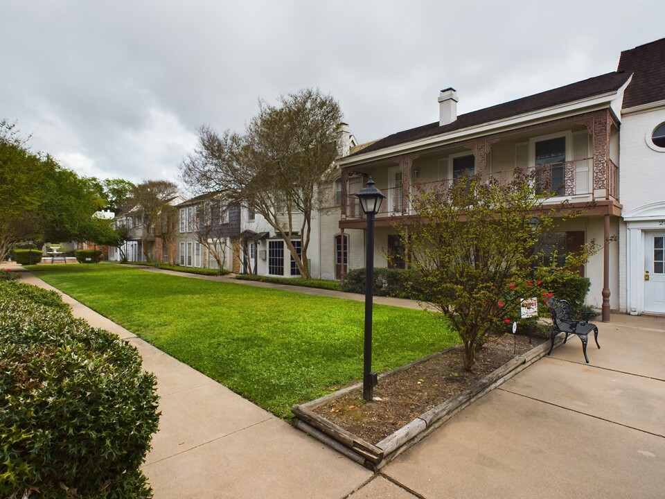 Marble Arch Townhomes in Houston, TX - Building Photo