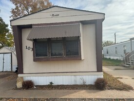 5501 9th St in Great Bend, KS - Building Photo