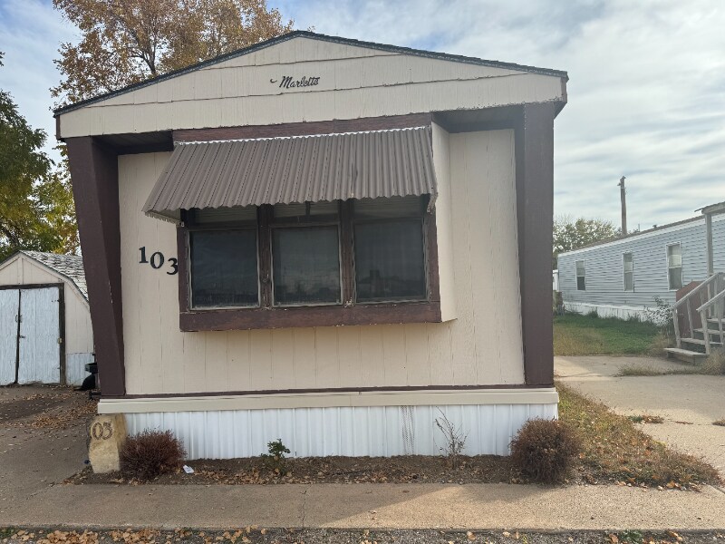 5501 9th St in Great Bend, KS - Foto de edificio