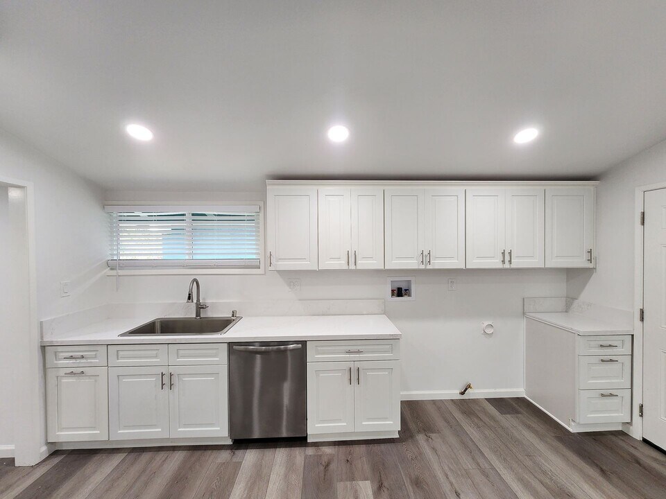1300 N Ferndale St in Anaheim, CA - Building Photo