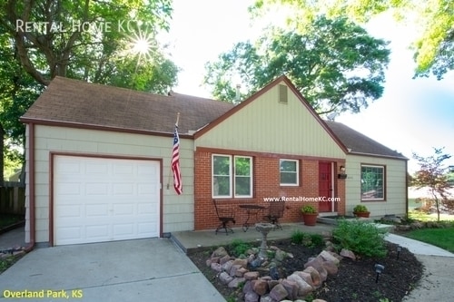 6621 W 73rd St in Overland Park, KS - Building Photo