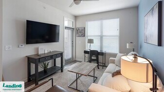 14015 Univ Pass in San Antonio, TX - Building Photo