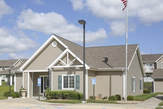 Hickory Hills Residences in Junction City, KS - Foto de edificio - Building Photo