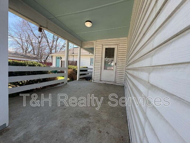 property at 117 W Ash St