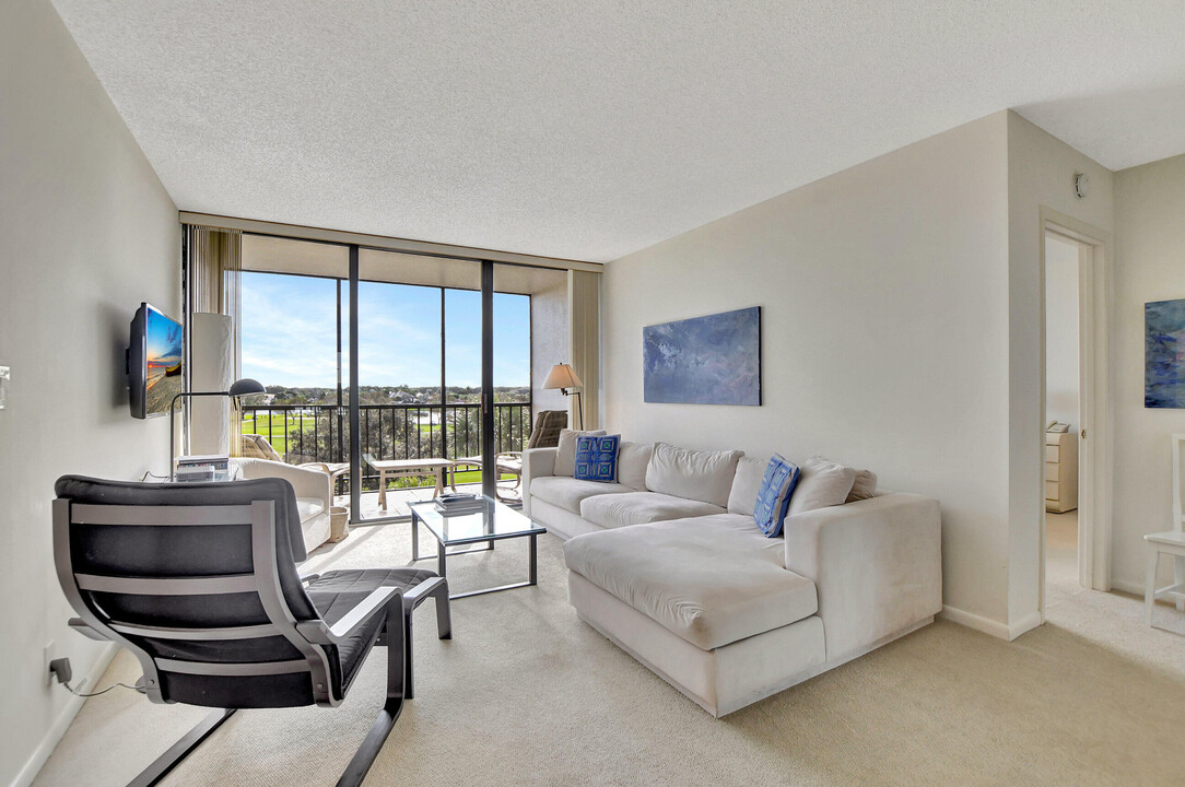 6845 Willow Wood Dr in Boca Raton, FL - Foto de edificio