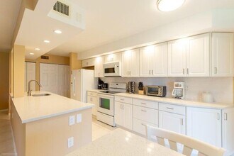 110 Half Moon Cir in Hypoluxo, FL - Building Photo - Building Photo