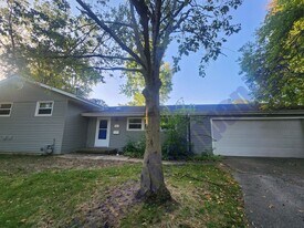 8 Shuman Cir in Urbana, IL - Building Photo