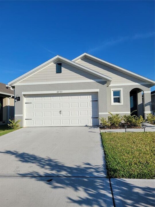 6733 Huntleigh Hammock Rd in Harmony, FL - Building Photo