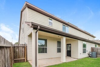 12418 Maura Lane in Houston, TX - Foto de edificio - Building Photo
