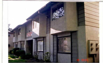 Waverly Court in Sacramento, CA - Building Photo - Building Photo