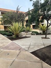 2250 Camino De La Reina-Unit -313 in San Diego, CA - Building Photo - Building Photo
