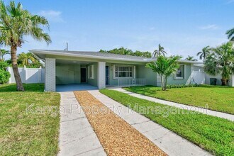 12 Wellesley Dr in Lake Worth Beach, FL - Building Photo - Building Photo