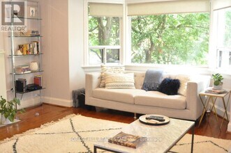 92 Kimbark Blvd in Toronto, ON - Building Photo - Building Photo