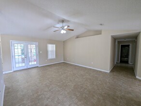 9708 Parker Lake Cir in Navarre, FL - Building Photo - Building Photo