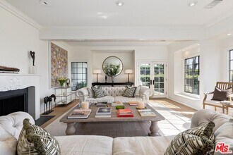 1075 Wallace Ridge in Beverly Hills, CA - Building Photo - Building Photo