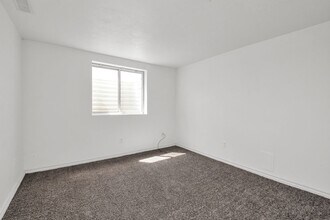 2070 N 650 W in Layton, UT - Building Photo - Building Photo
