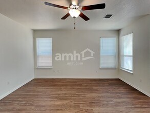 285 Pebble Beach Run in New Braunfels, TX - Building Photo - Building Photo