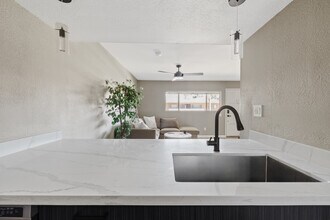 7436 E Chaparral Rd, Unit 205b in Scottsdale, AZ - Building Photo - Building Photo