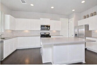 1610 Arcilla St in Austin, TX - Building Photo - Building Photo