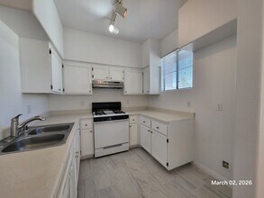 9050 W Warm Springs Rd in Las Vegas, NV - Building Photo - Building Photo