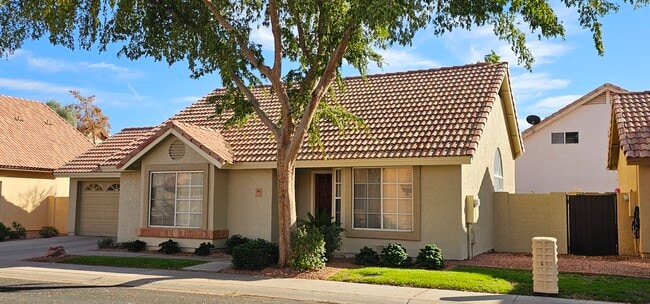 3851 E Kent Dr in Phoenix, AZ - Building Photo - Building Photo