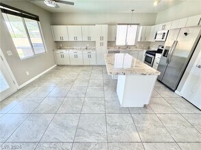 1092 Whispering Birch Ave in Las Vegas, NV - Building Photo - Building Photo