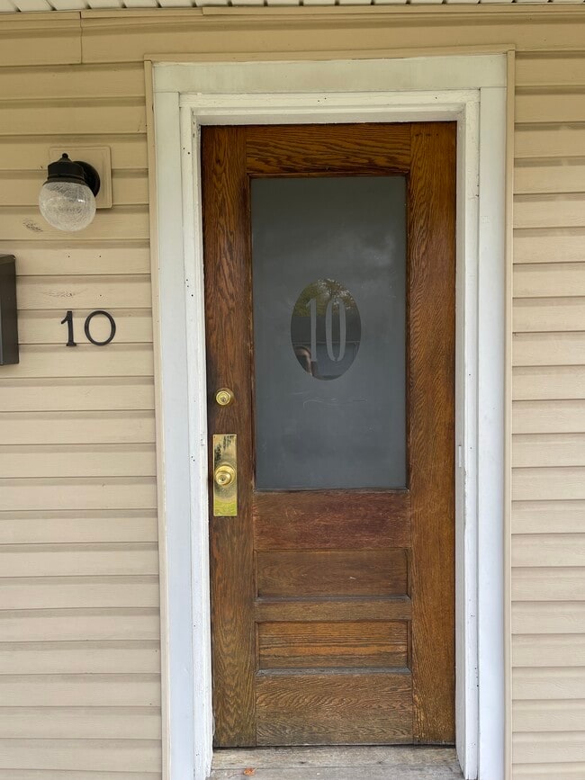 10 S Preston St in Centerburg, OH - Building Photo - Building Photo