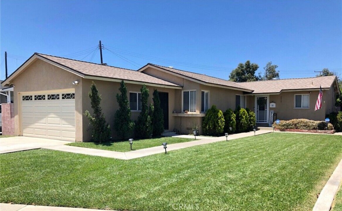 6833 Severn Dr in Paramount, CA - Building Photo