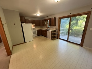 111 Hamilton St in Belchertown, MA - Building Photo - Building Photo