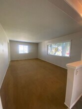 314 E Hoover Ave in Orange, CA - Building Photo - Building Photo