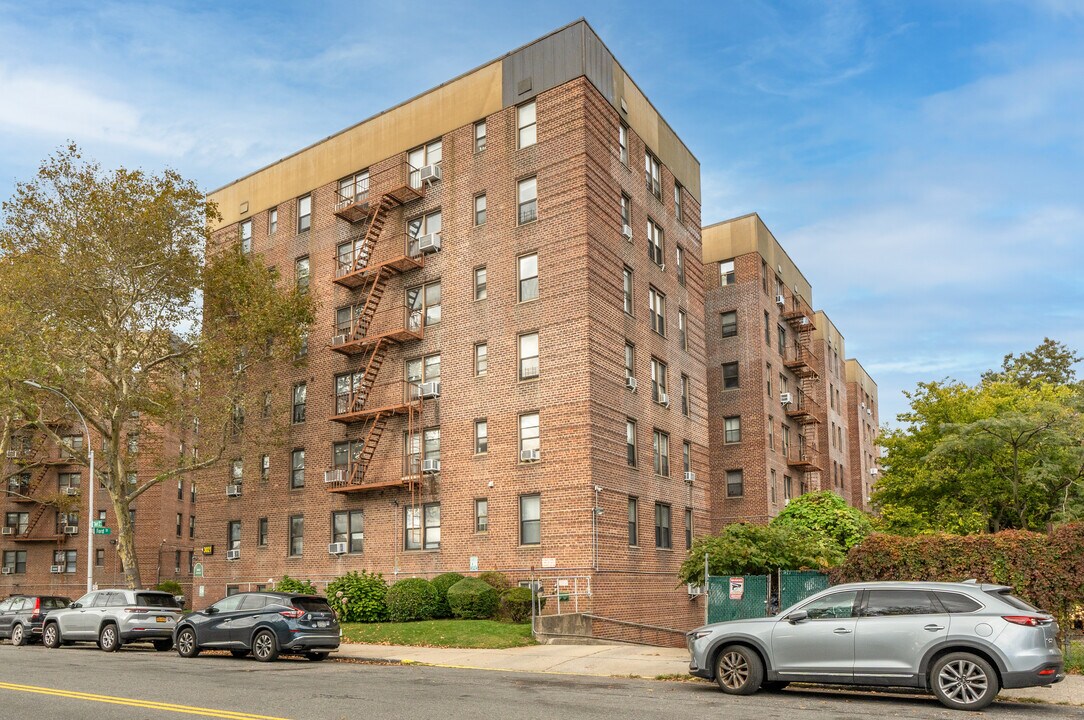 3021 Avenue Z in Brooklyn, NY - Foto de edificio
