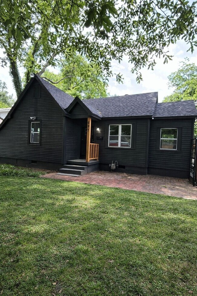697 N Holmes St in Memphis, TN - Building Photo - Building Photo