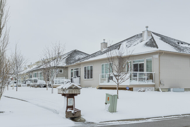 223 Sunset Sq in Cochrane, AB - Building Photo - Building Photo