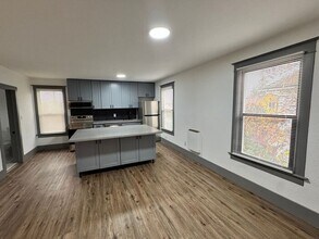 811 S Cushman Ave in Tacoma, WA - Building Photo - Building Photo