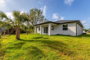 405 Sunset Rd in Rotonda West, FL - Building Photo