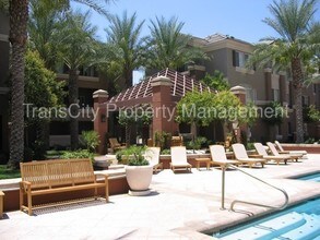 4455 E Paradise Village Pky S-Unit -1070 in Phoenix, AZ - Foto de edificio - Building Photo