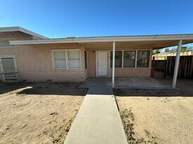 413 S Richmond Rd in Ridgecrest, CA - Building Photo