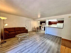 4380 Sandy River Dr in Las Vegas, NV - Building Photo - Building Photo