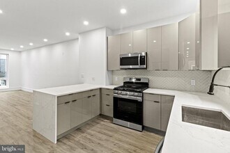 2139 Sears St in Philadelphia, PA - Building Photo - Building Photo
