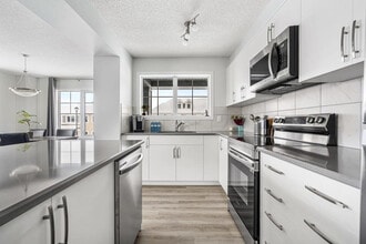 805 Windbury Pl SW in Airdrie, AB - Building Photo - Building Photo